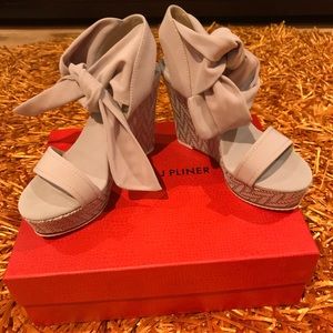 Donald J. Pliner (NIB) Tan Sexy  Wedge Sandals